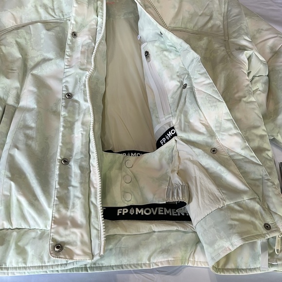 Free People FP movement Bunny Slope Puffer JACKET in Mountain Mist Sage NWT - Picture 12 of 16
